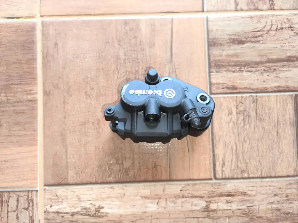 Caliper Izquierdo F850 usado